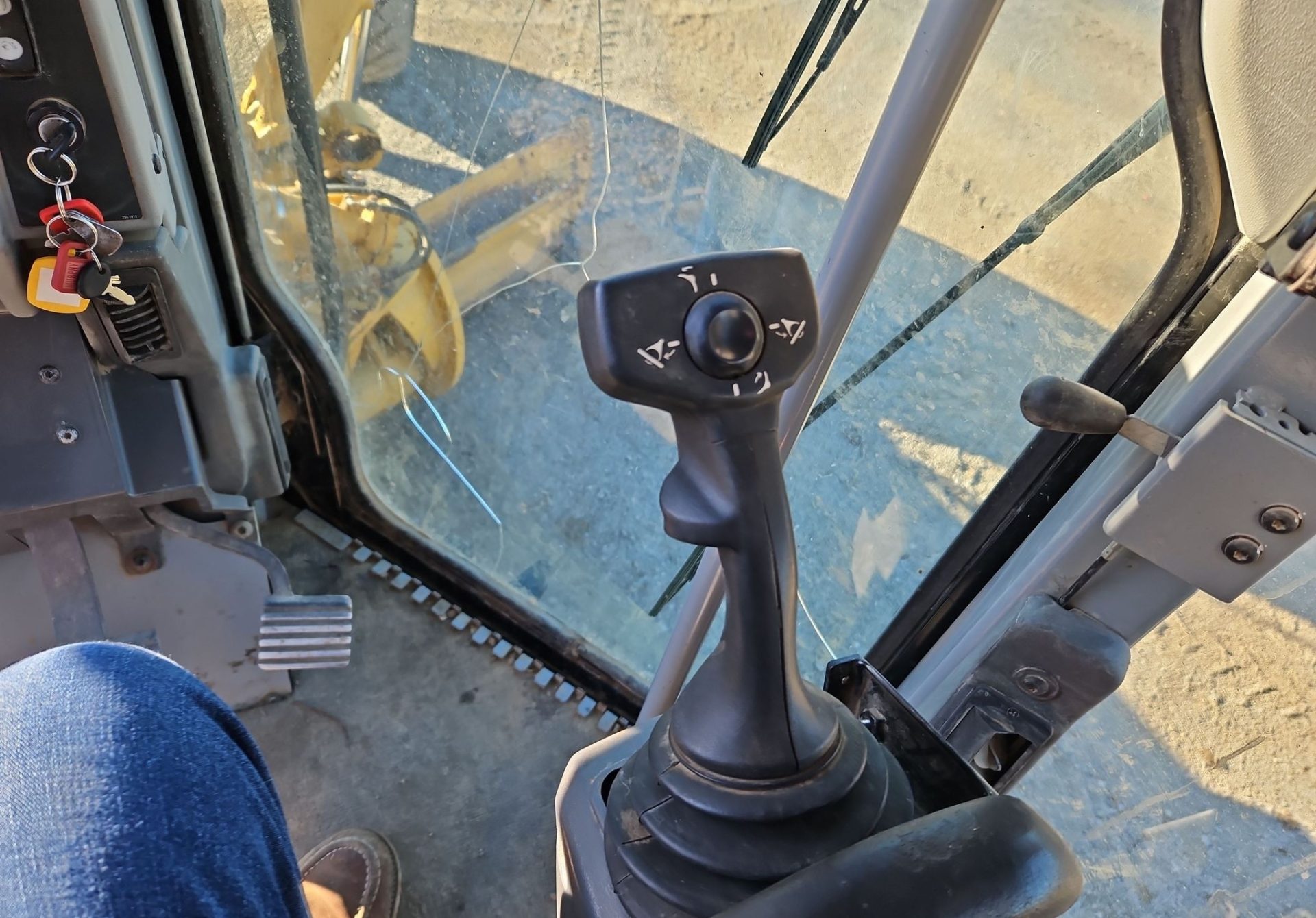 2010 Caterpillar 12M - photo 1