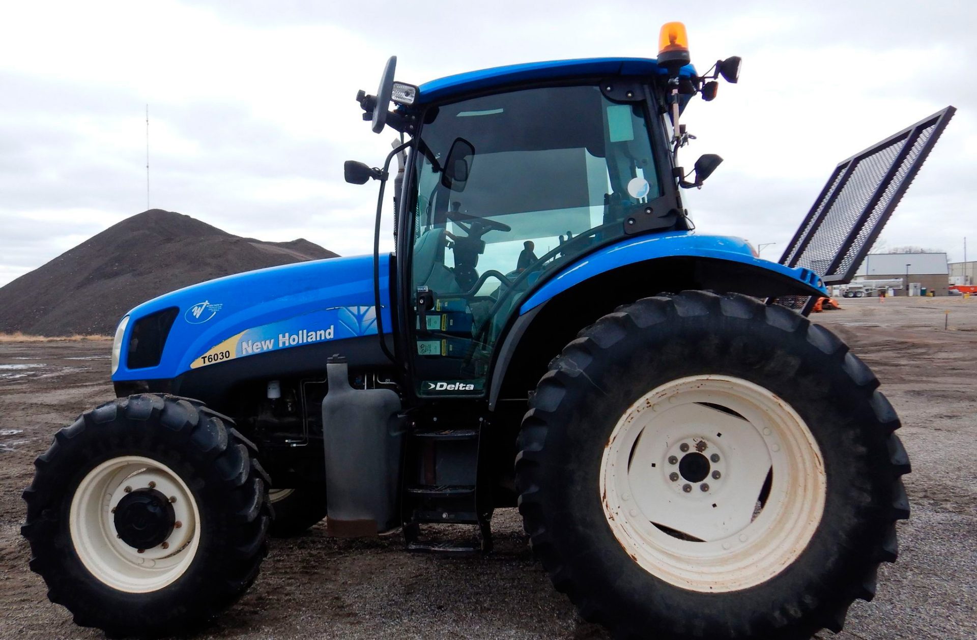 2009 New Holland T6030 - photo 1