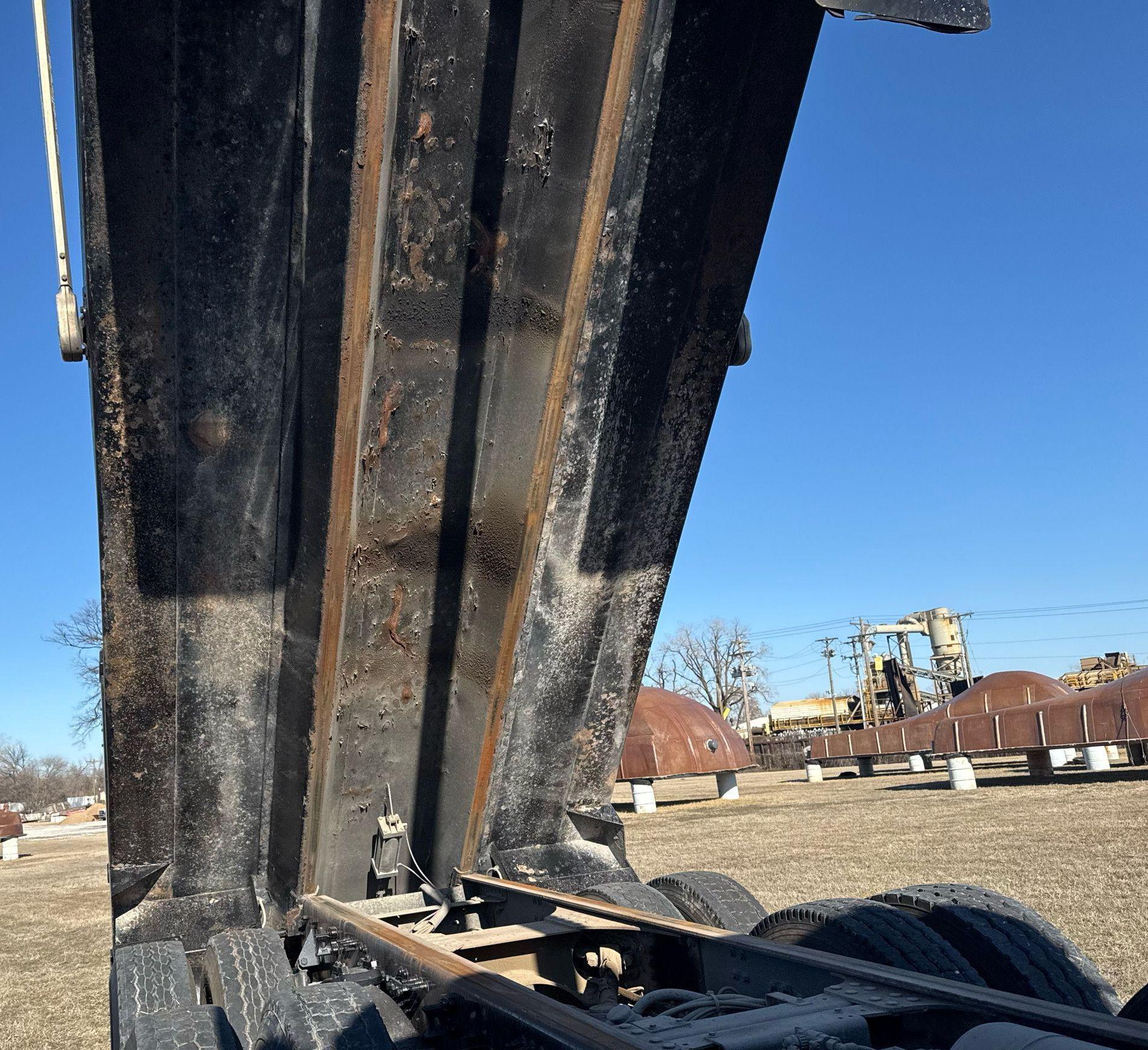 2019 Mack Granite GR64F - photo 1
