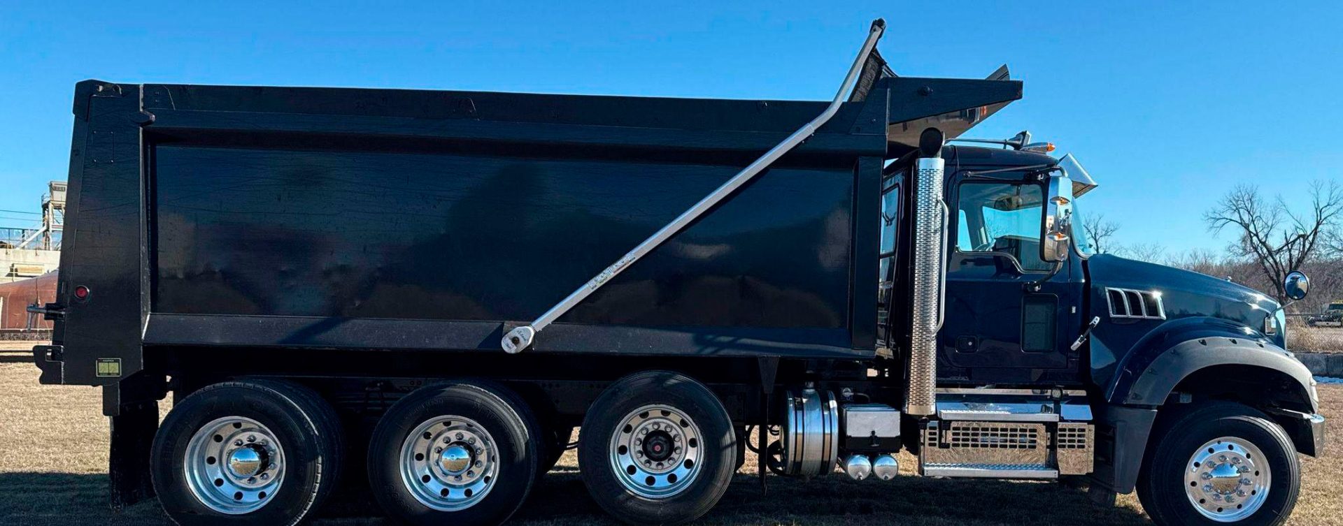 2019 Mack Granite GR64F - photo 1