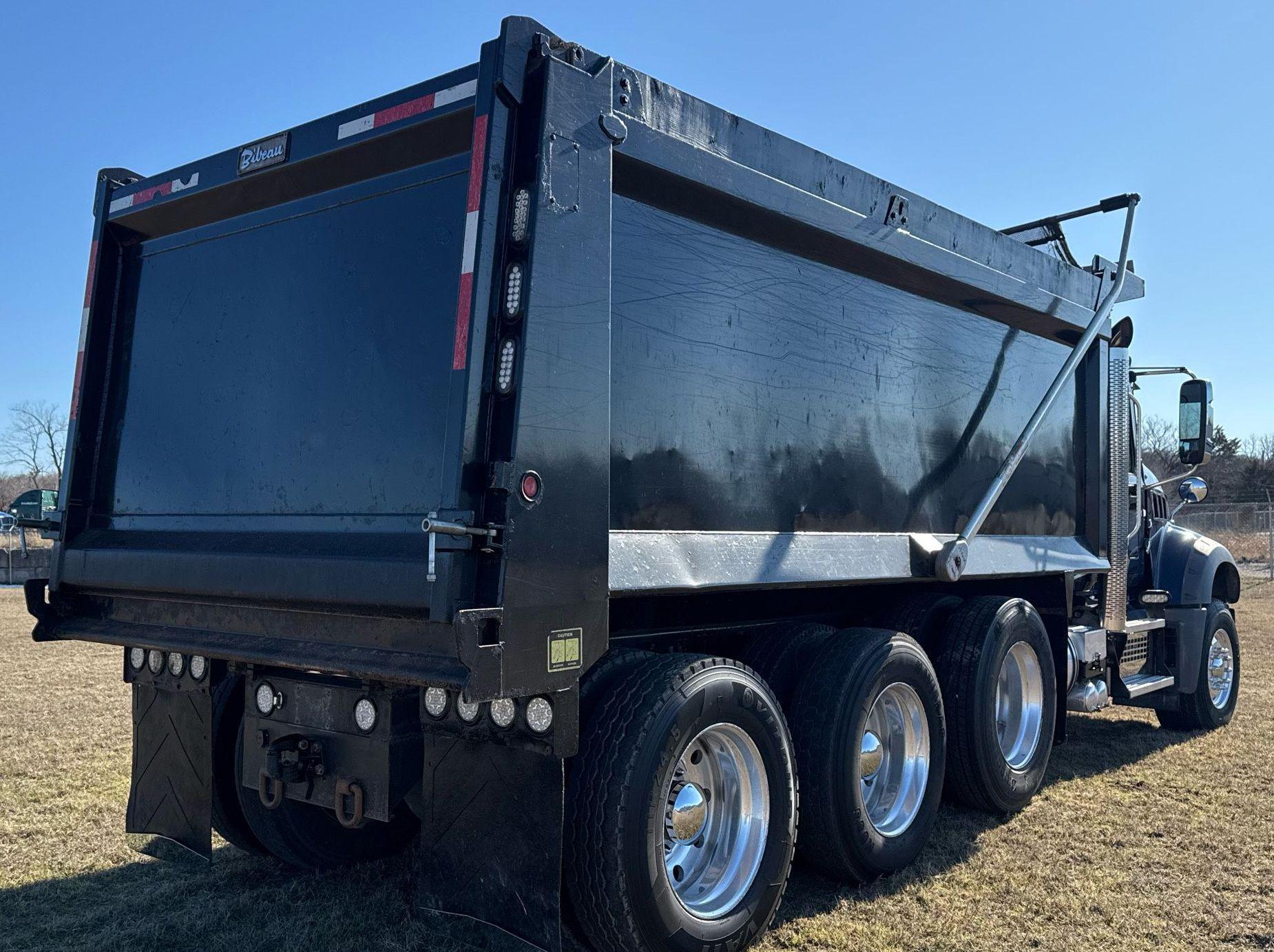 2019 Mack Granite GR64F - photo 1