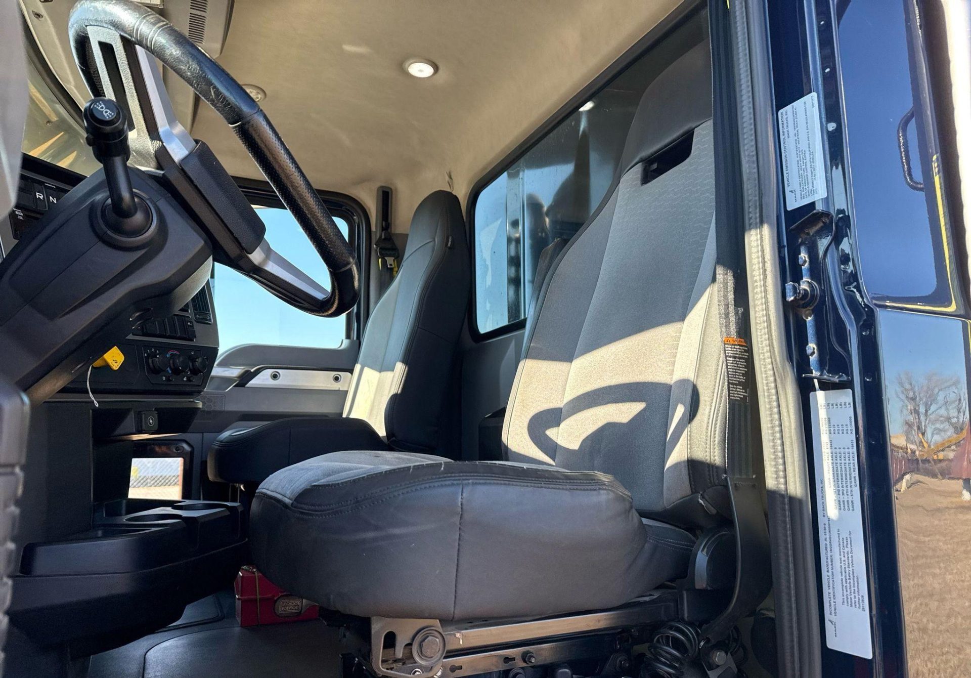 2019 Mack Granite GR64F - photo 1