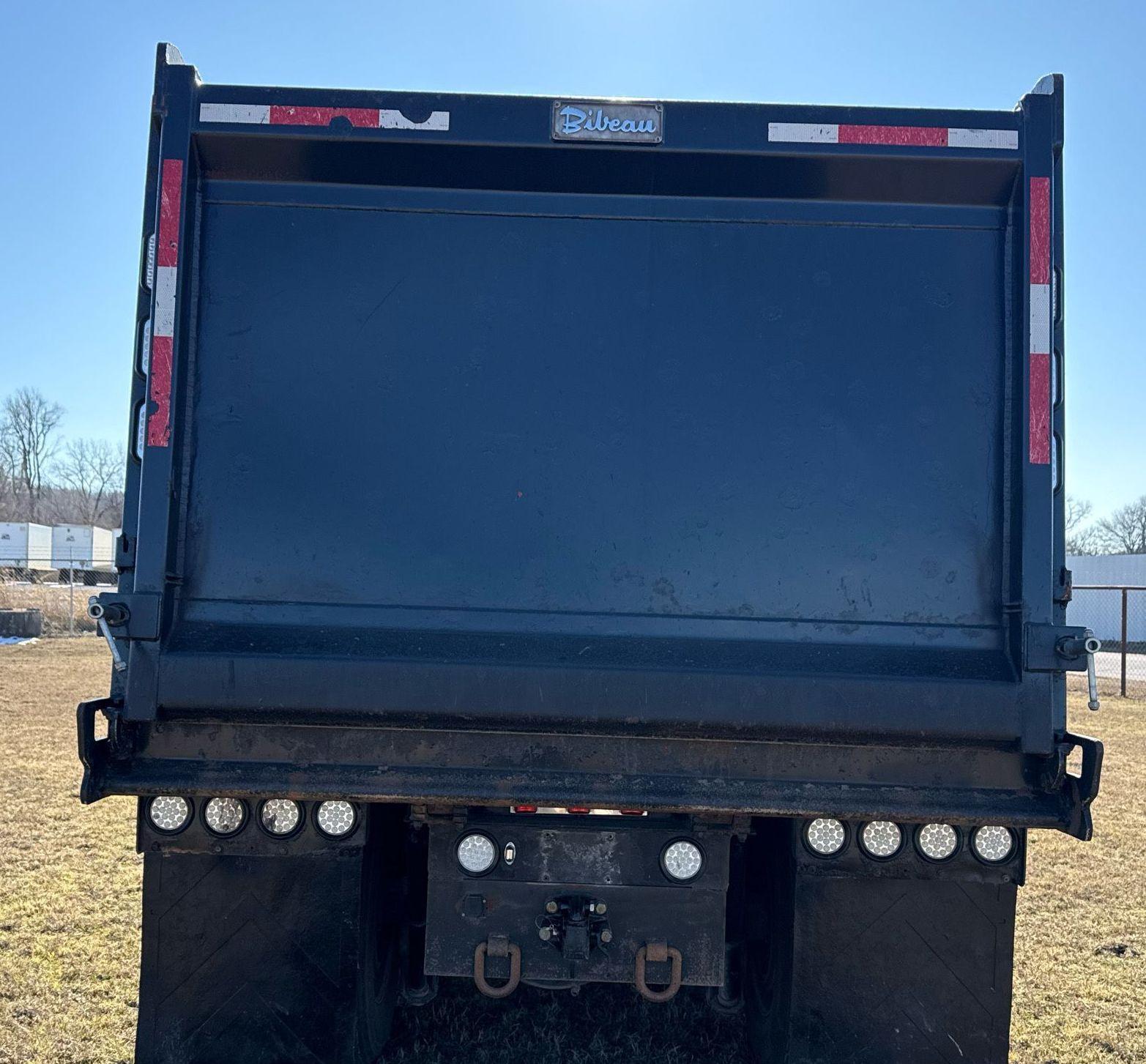 2019 Mack Granite GR64F - photo 1
