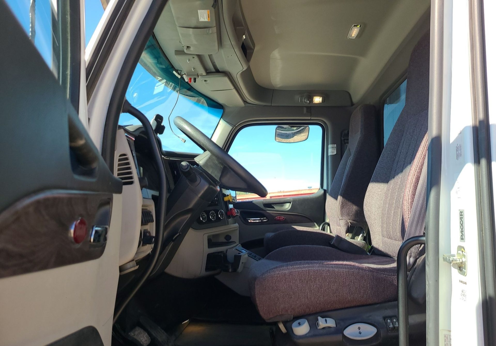 2023 Peterbilt 567 - photo 1
