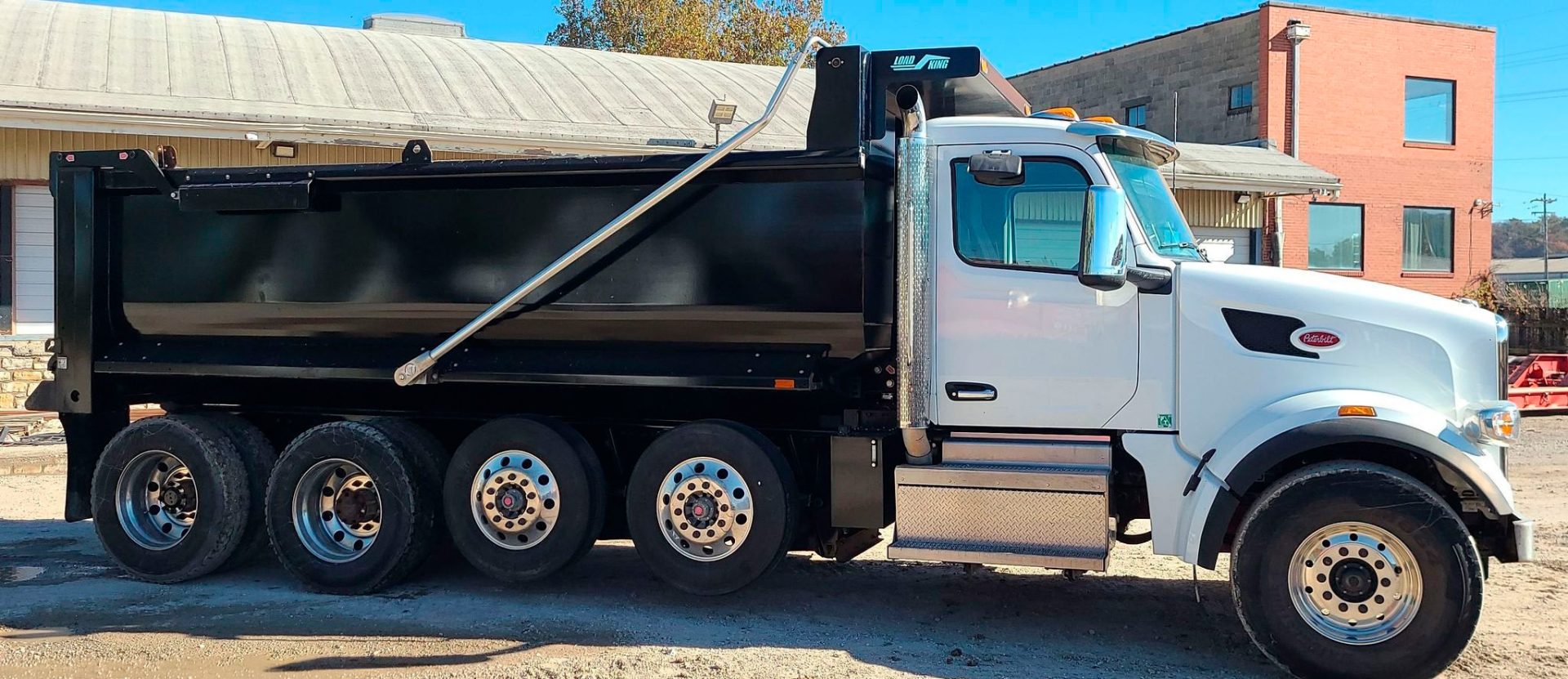 2023 Peterbilt 567 - photo 1