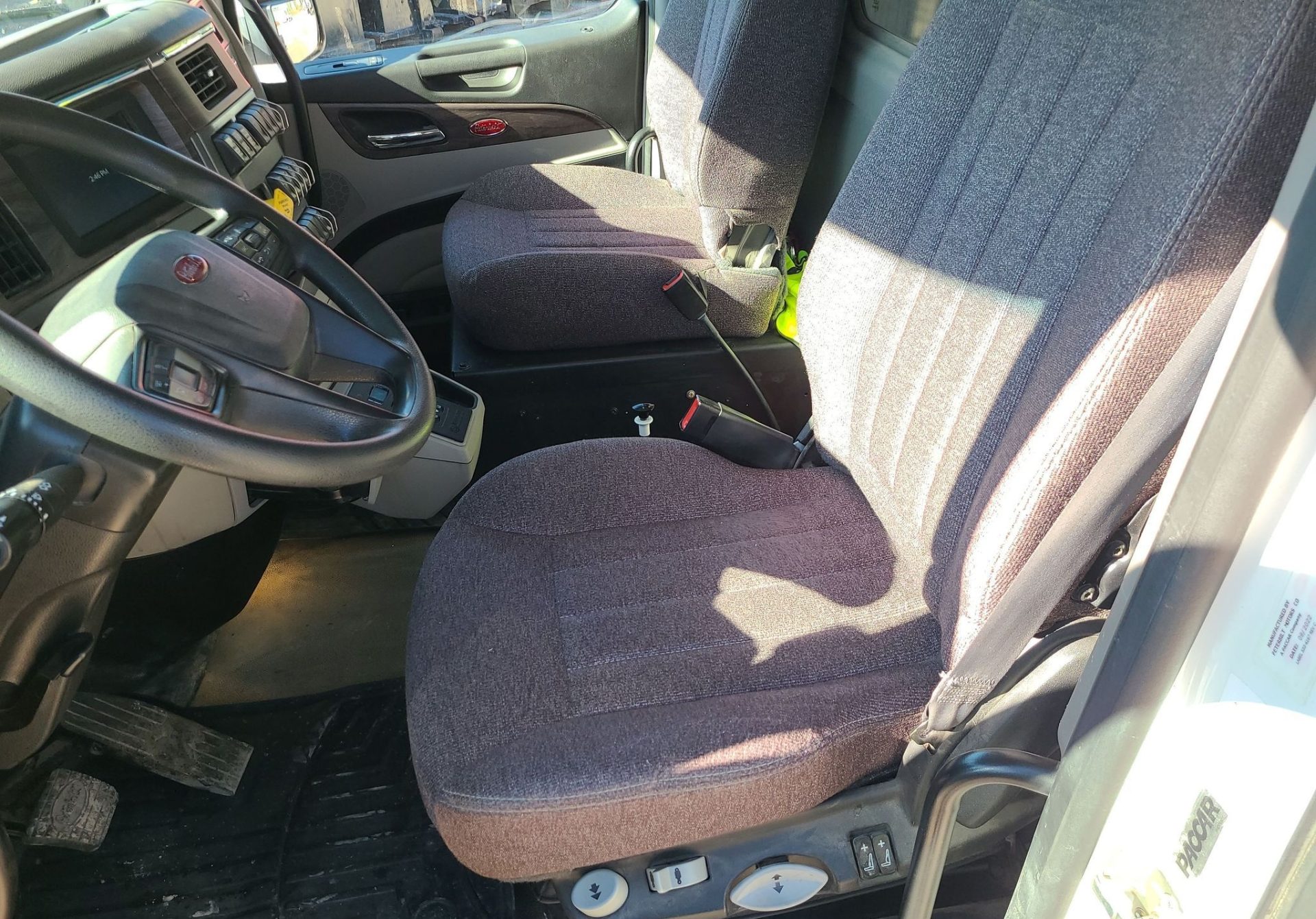 2023 Peterbilt 567 - photo 1