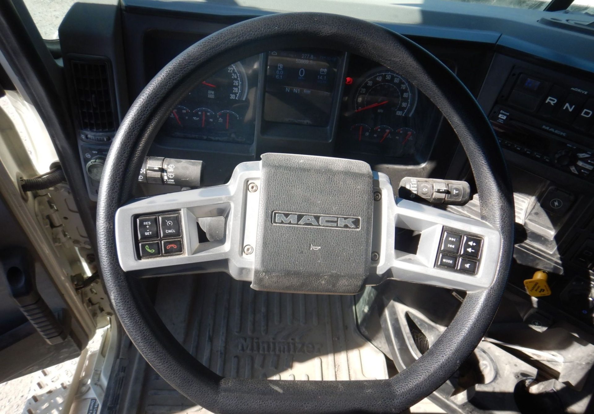 2021 Mack Granite GR64F - photo 1
