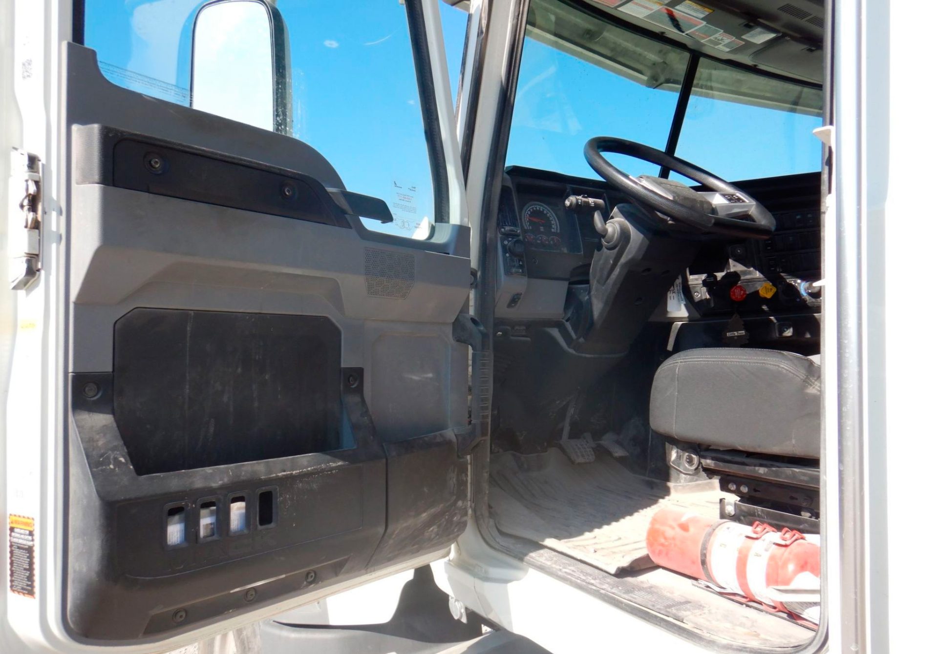 2021 Mack Granite GR64F - photo 1