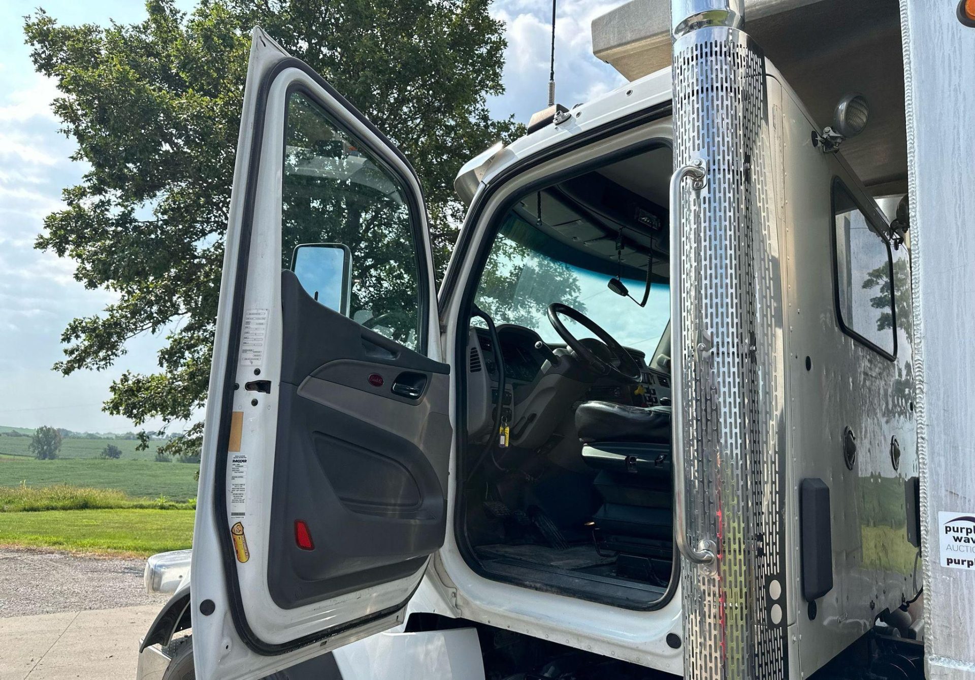 2015 Peterbilt 567 - photo 1