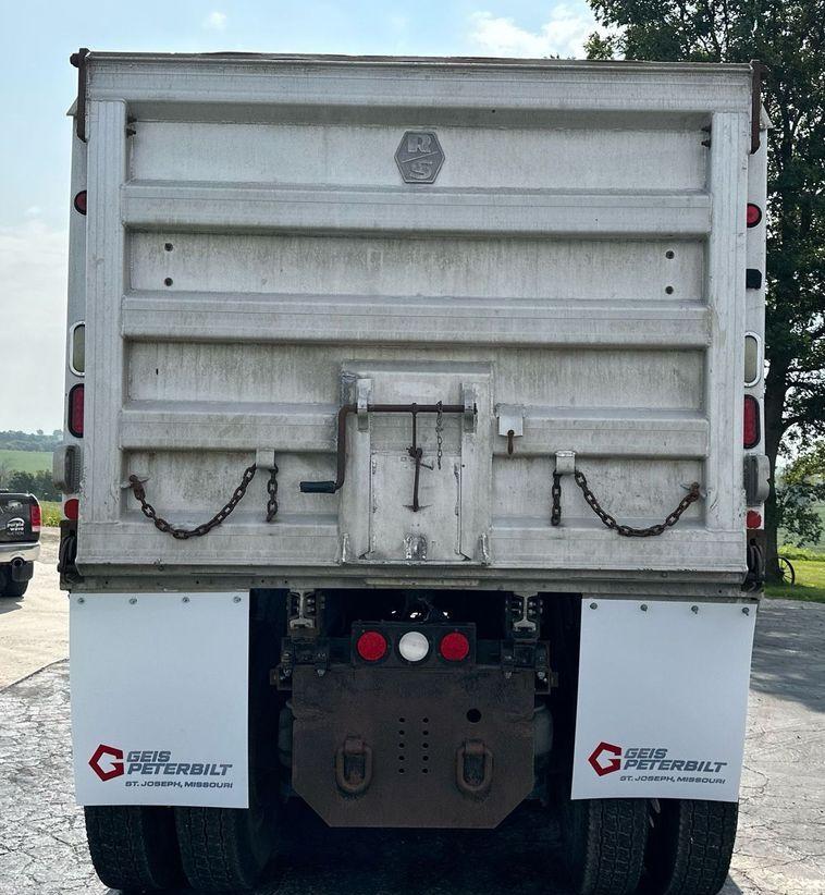 2015 Peterbilt 567 - photo 1