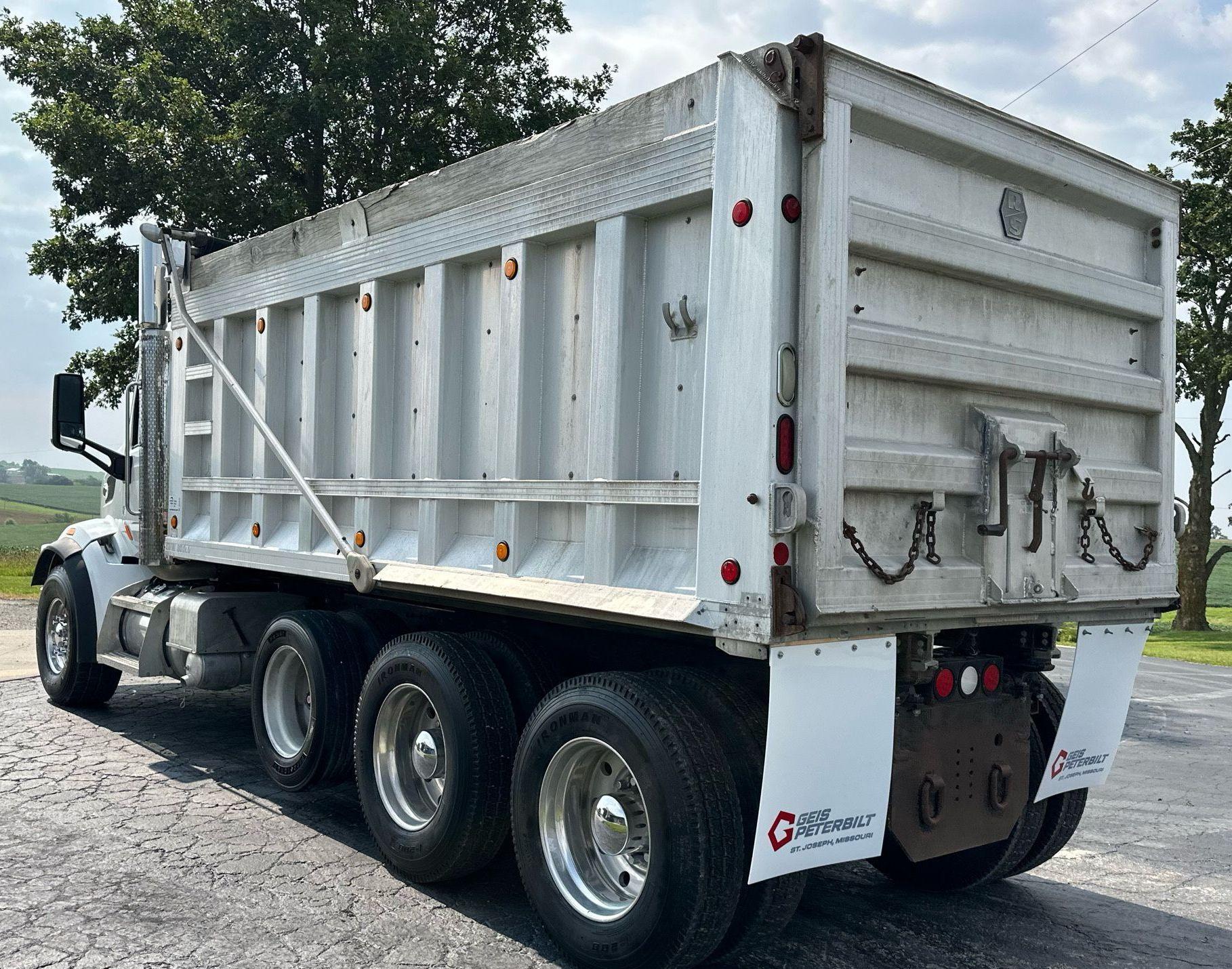 2015 Peterbilt 567 - photo 1