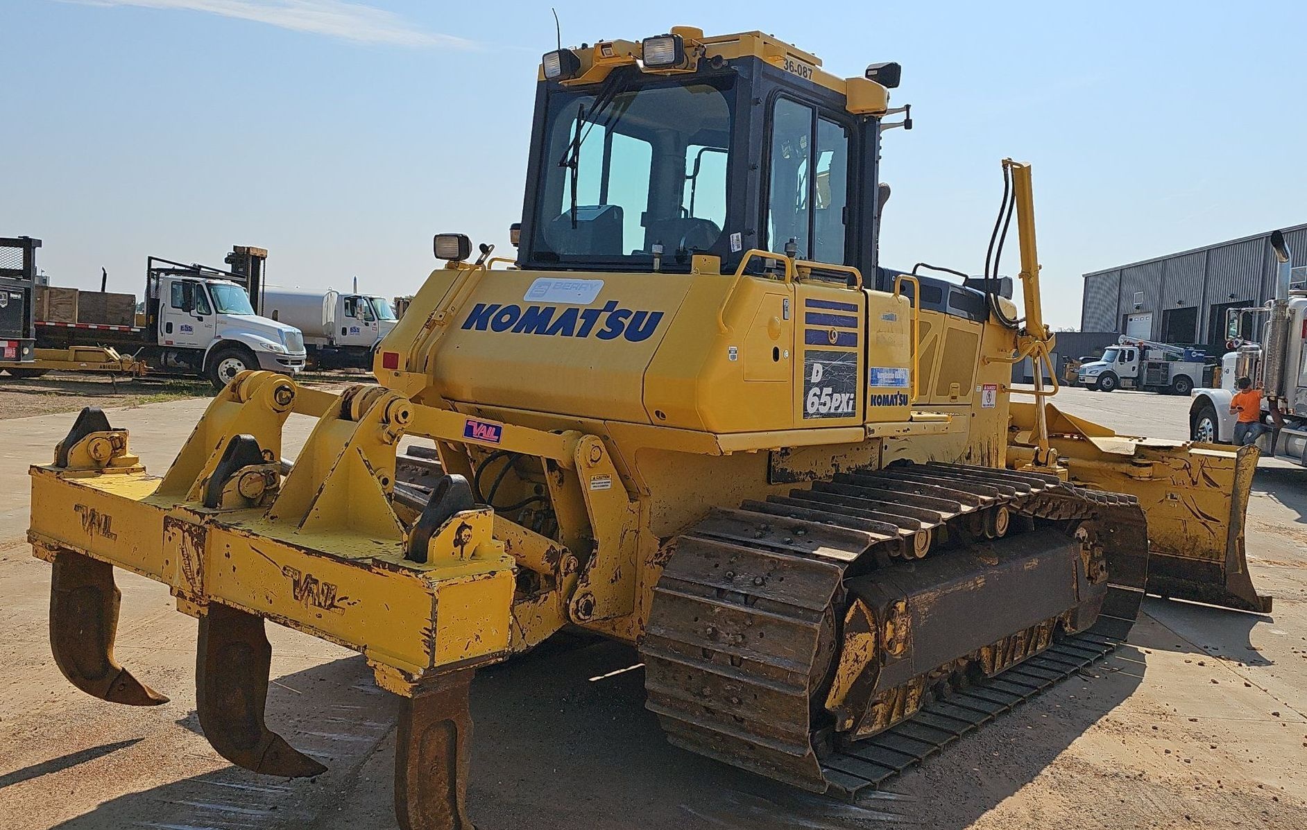 2015 Komatsu D65PXI-18 - photo 1