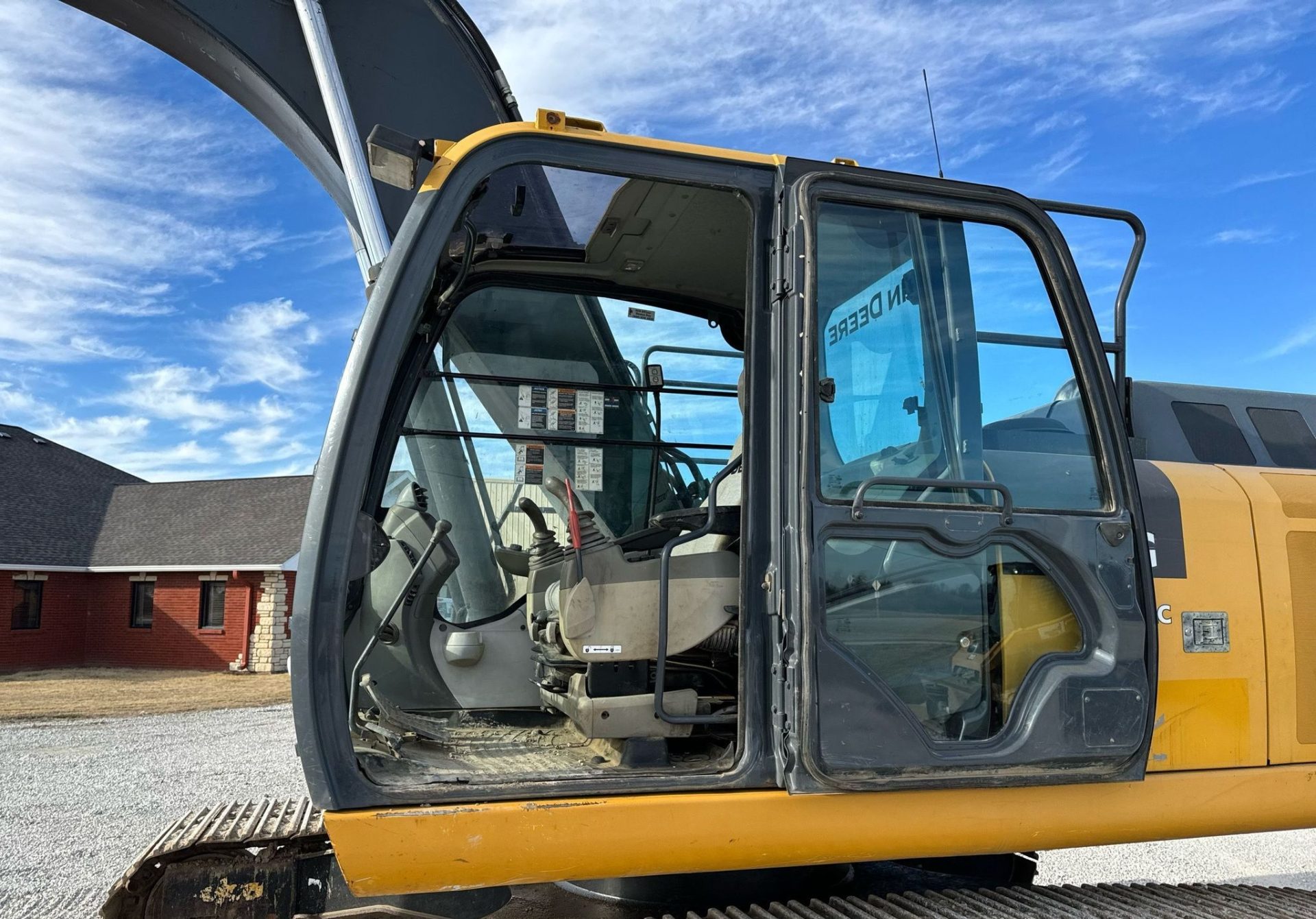 2015 John Deere 250G LC - photo 1