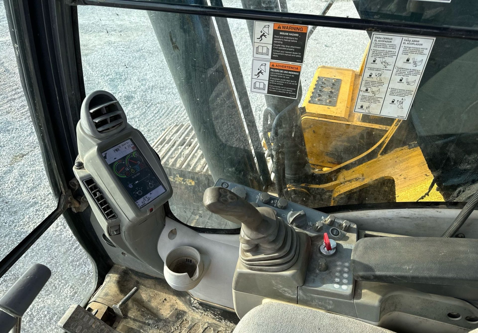 2015 John Deere 250G LC - photo 1