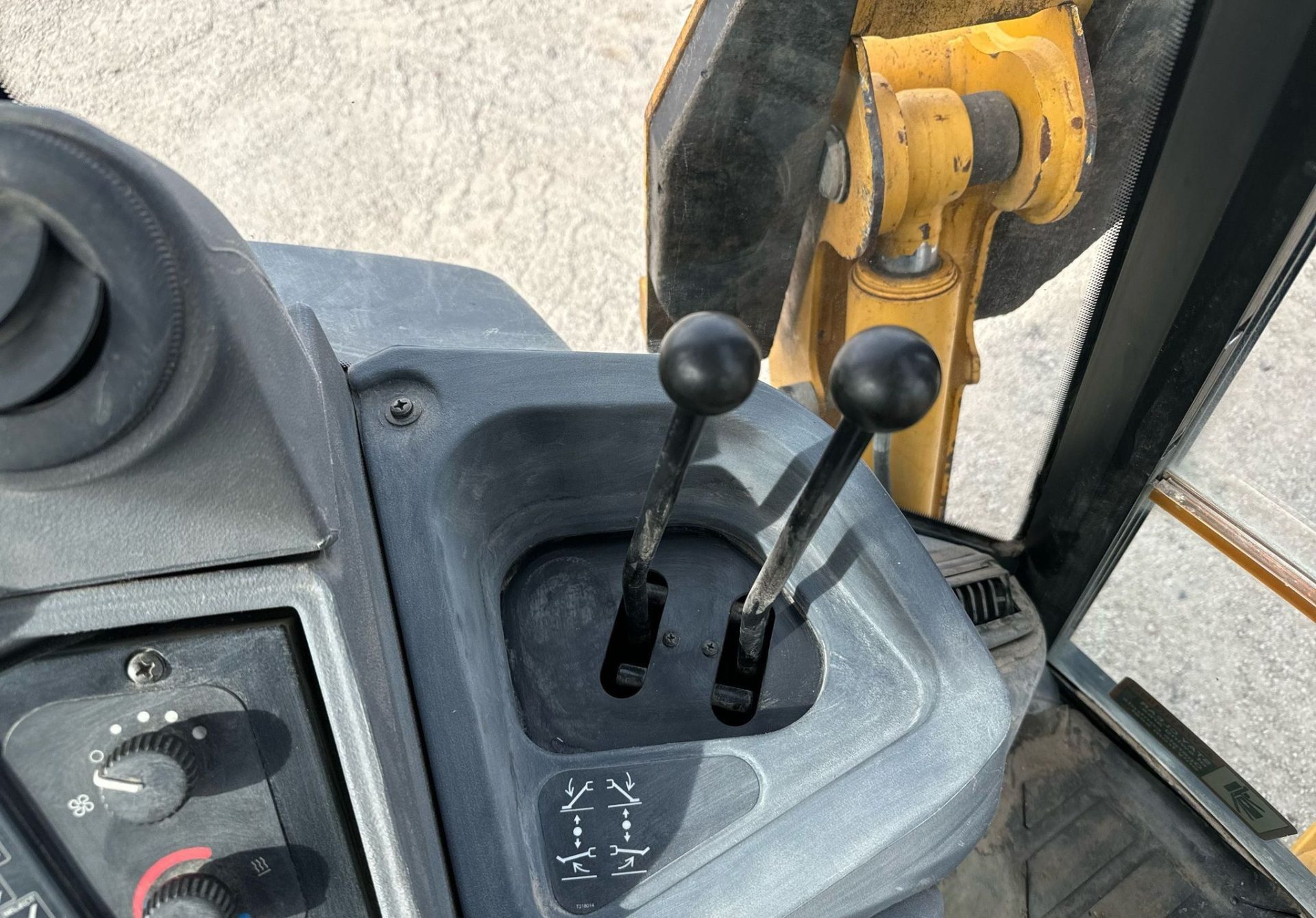 2010 John Deere 310J - photo 1