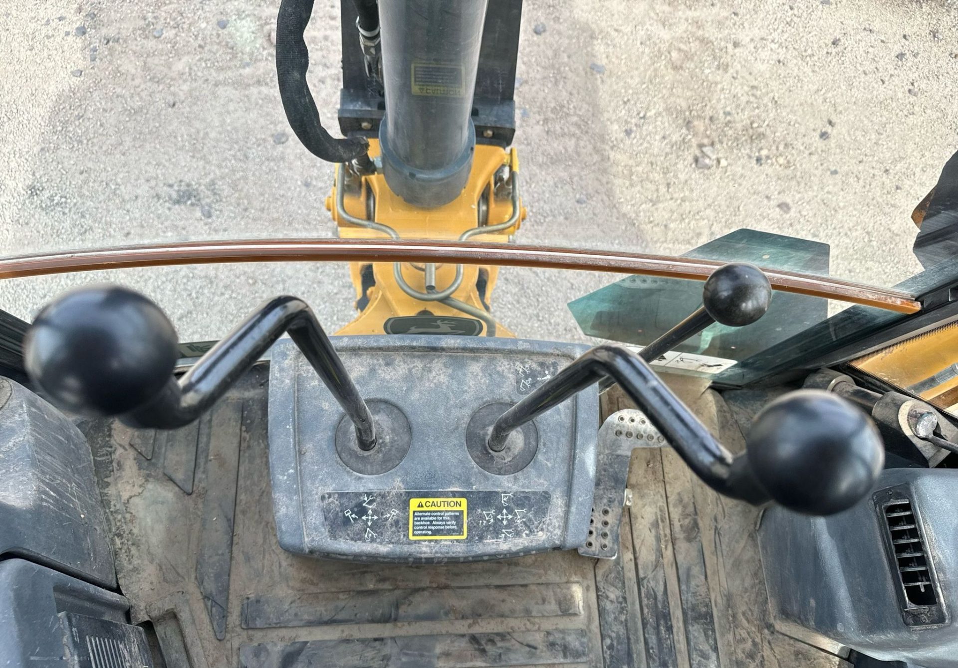 2010 John Deere 310J - photo 1